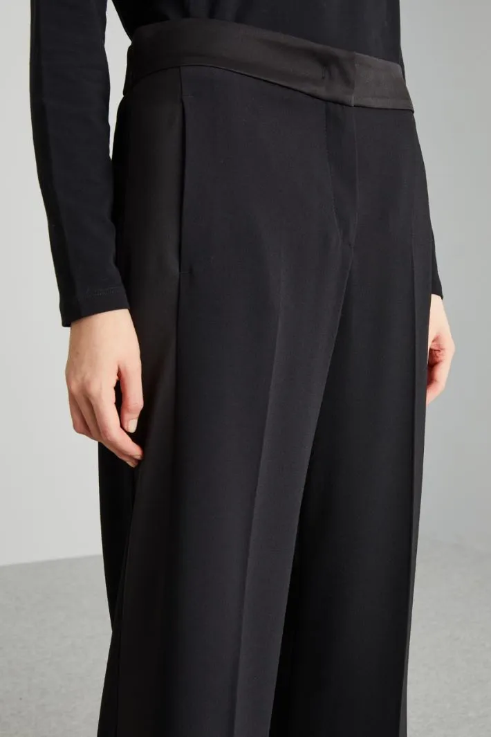 Pantaloni in enver satin