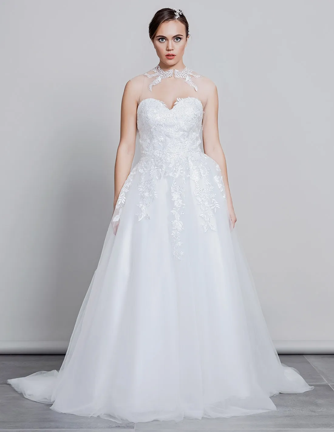 PEONIA - abito da sposa A-line scollo a cuore di pizzo con mantella lunga