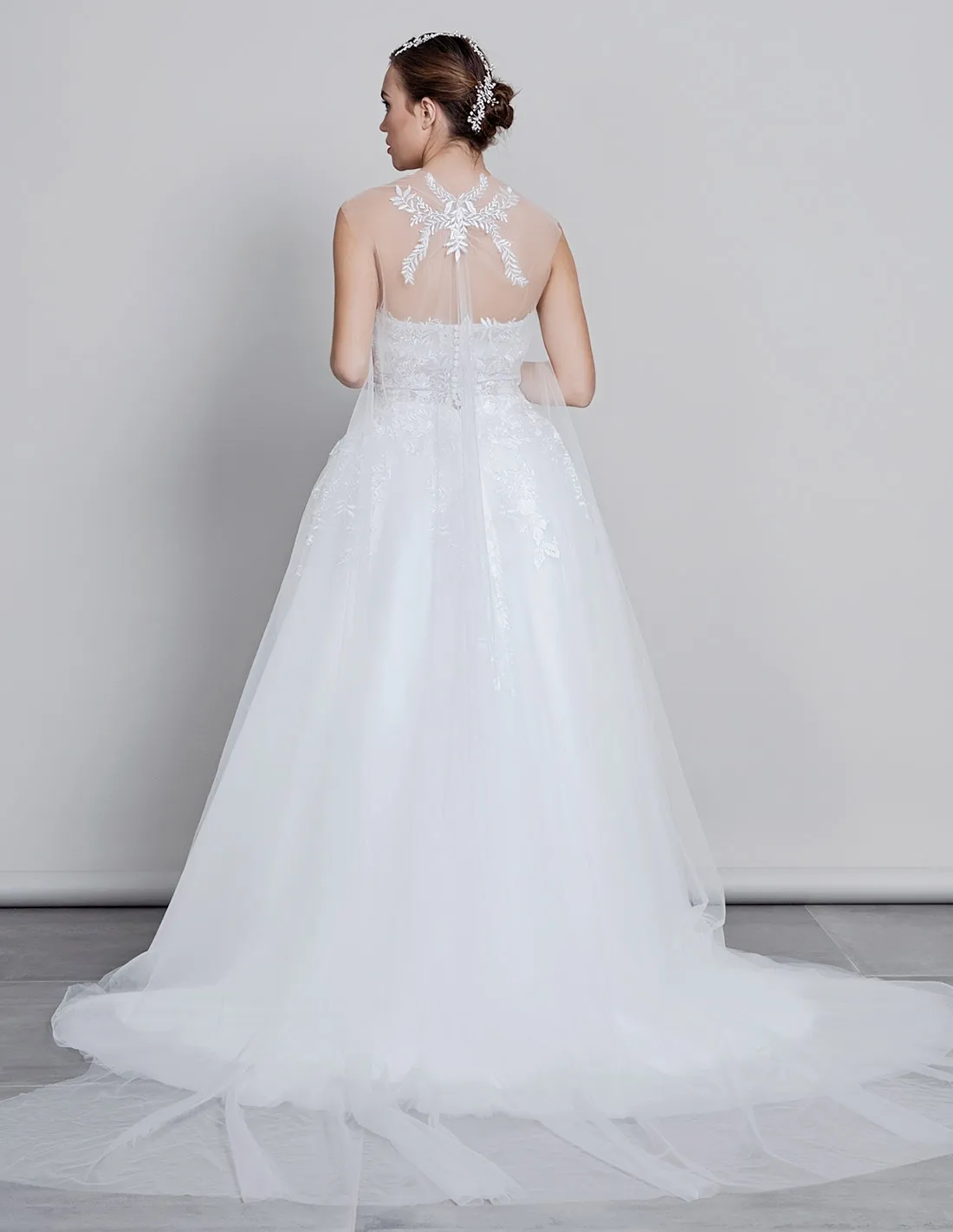 PEONIA - abito da sposa A-line scollo a cuore di pizzo con mantella lunga
