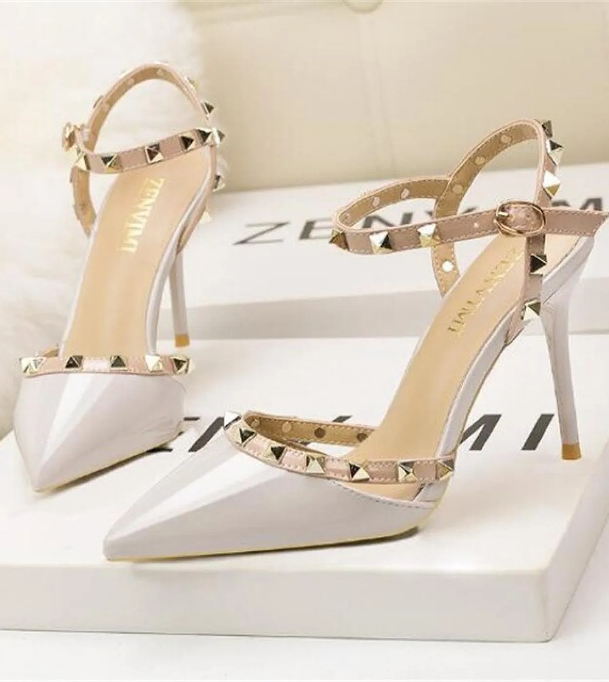 Rivetti trafitti da una parola con scarpe da donna in stile discoteca con décolleté zwm62895 a punta sottile con tacco alto