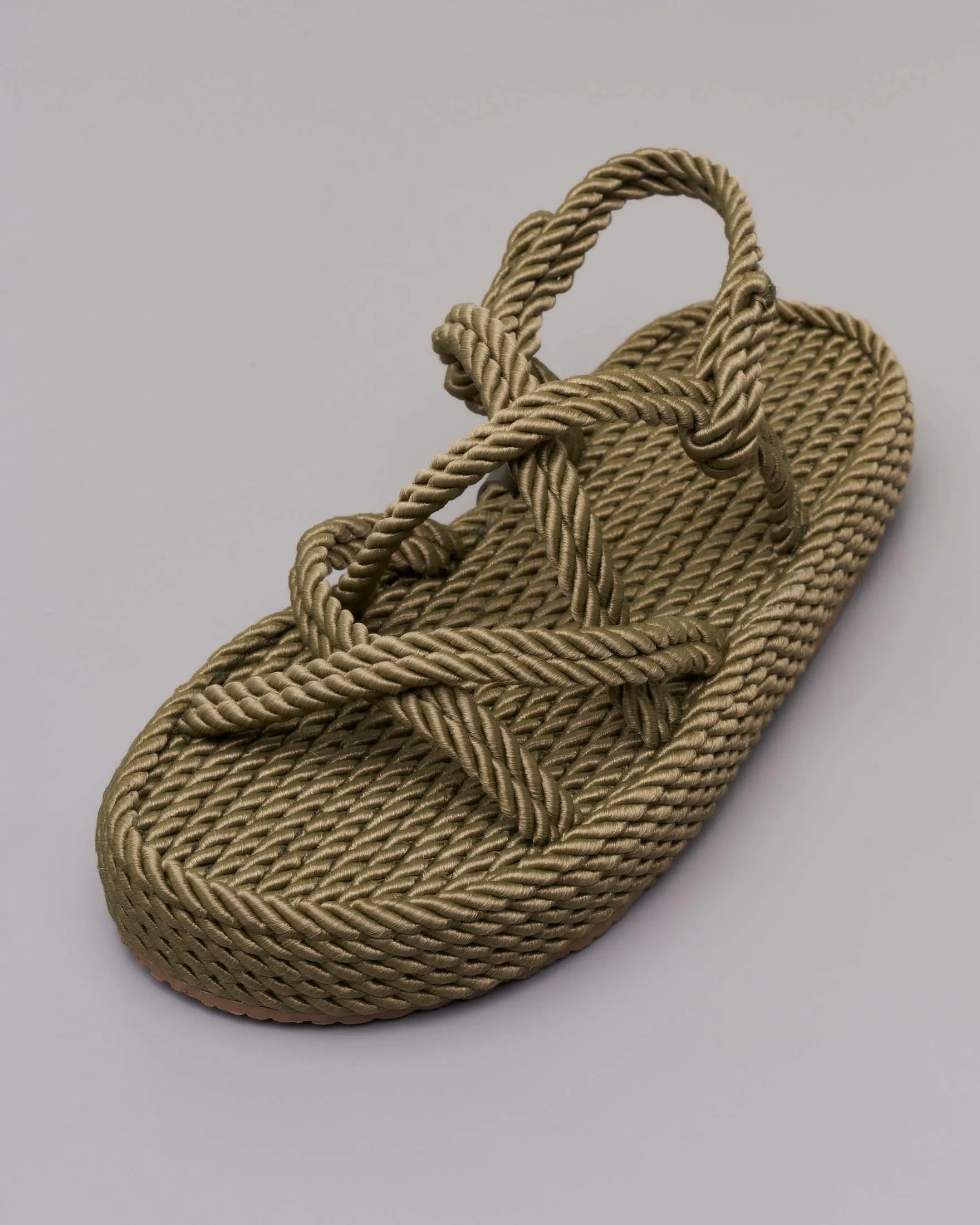 Sandali color khaki in corda intrecciata con suola alta e doppie fascette incrociate