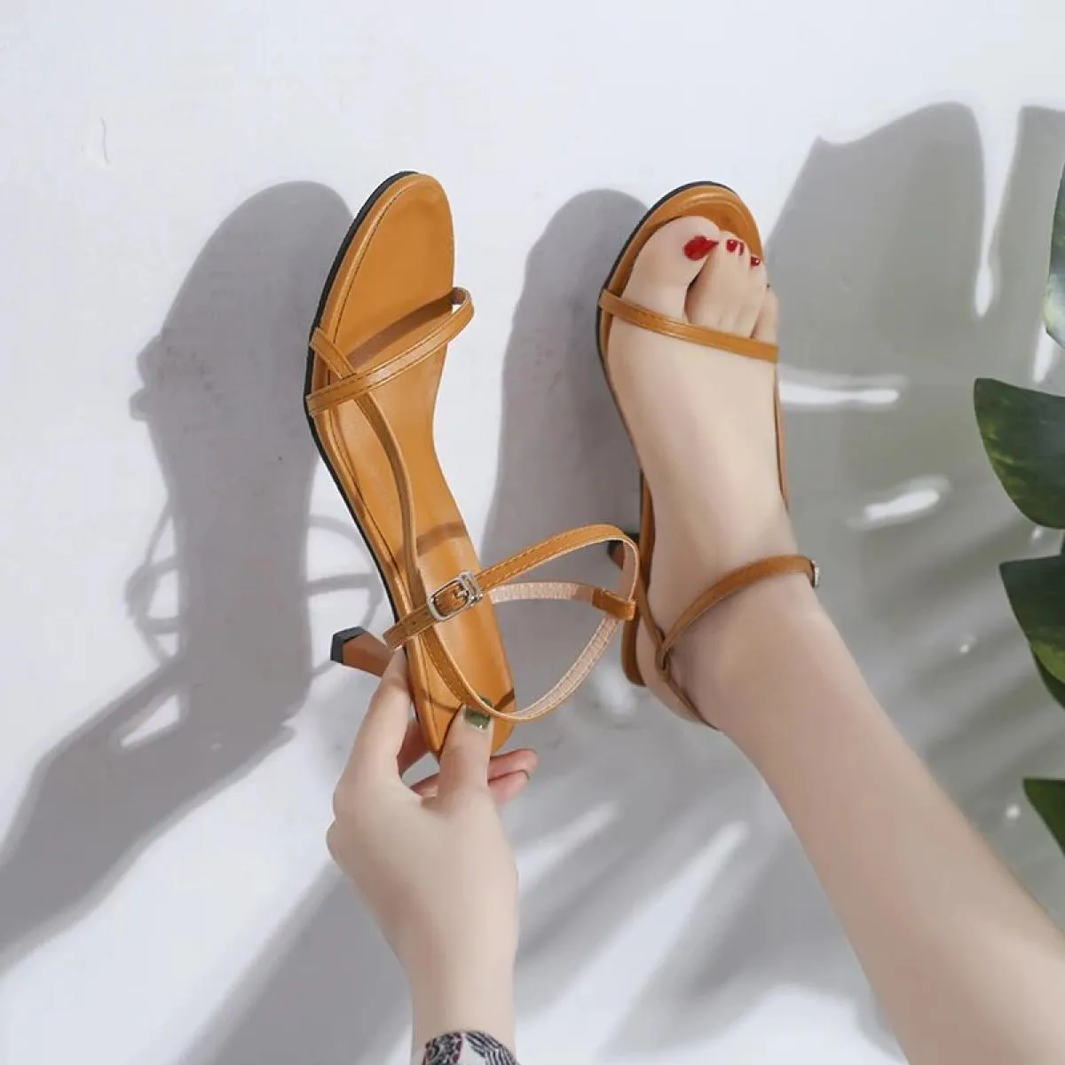 Sandali da donna Scarpe estive Tacchi alti Fasciatura con cinturino con fibbia Décolleté da donna Moda a spillo