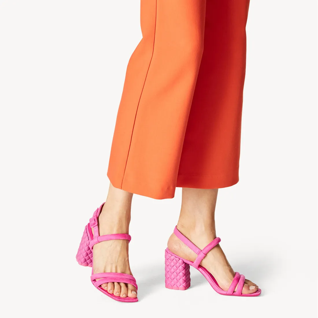 Sandalo vegano Tamaris fucsia con tacco alto a blocco