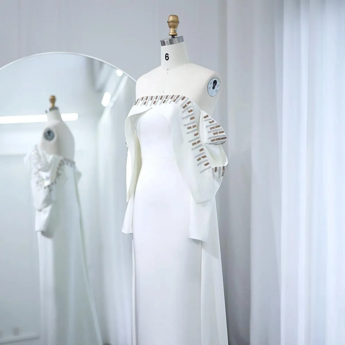 Sharon Said elegante abito da sera Dubai a sirena bianco sporco con mantella a maniche lunghe con spalle scoperte abiti da festa