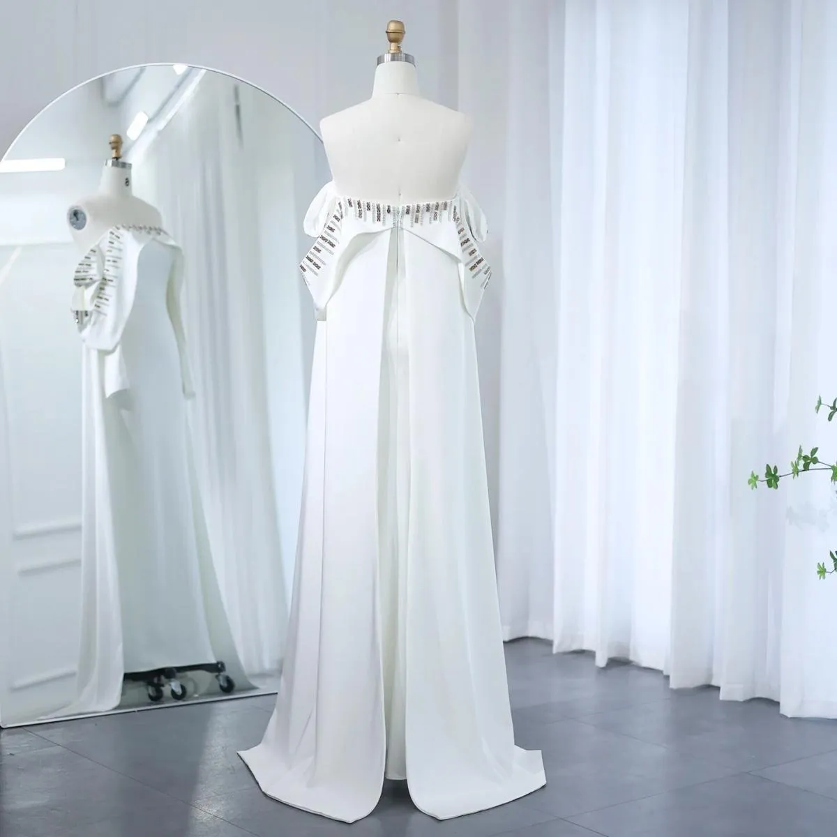 Sharon Said elegante abito da sera Dubai a sirena bianco sporco con mantella a maniche lunghe con spalle scoperte abiti da festa