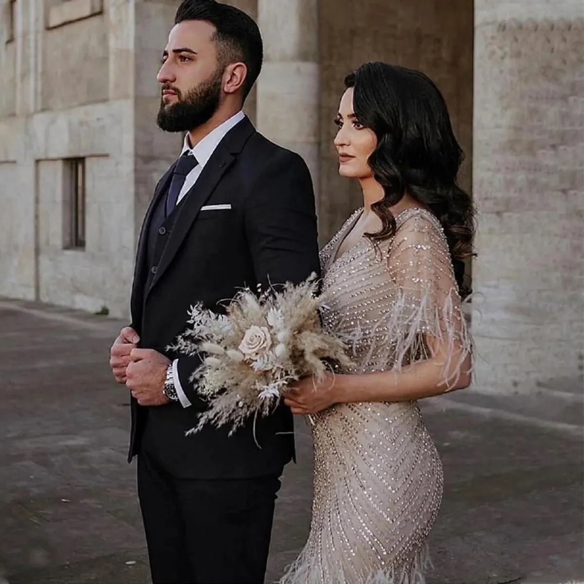 Sharon Said Luxury Dubai Feathers Khaki Sirena Abiti da sera 2023 Eleganti per donna Abiti da festa di nozze Maniche a mantella
