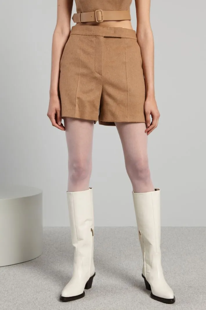 Shorts in cammello