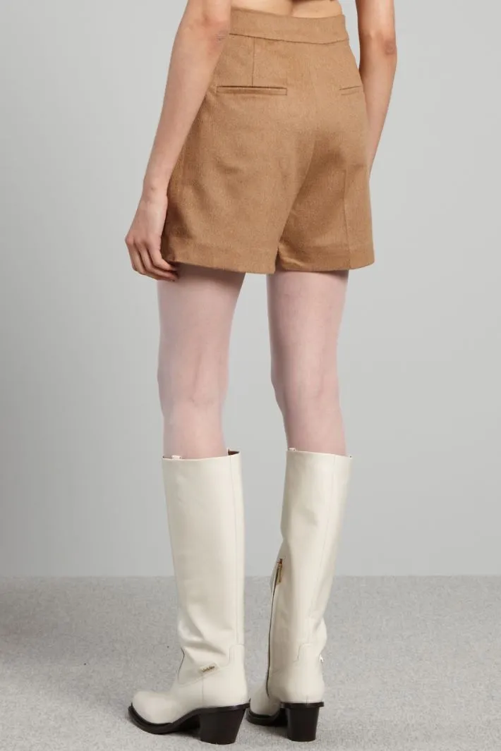 Shorts in cammello