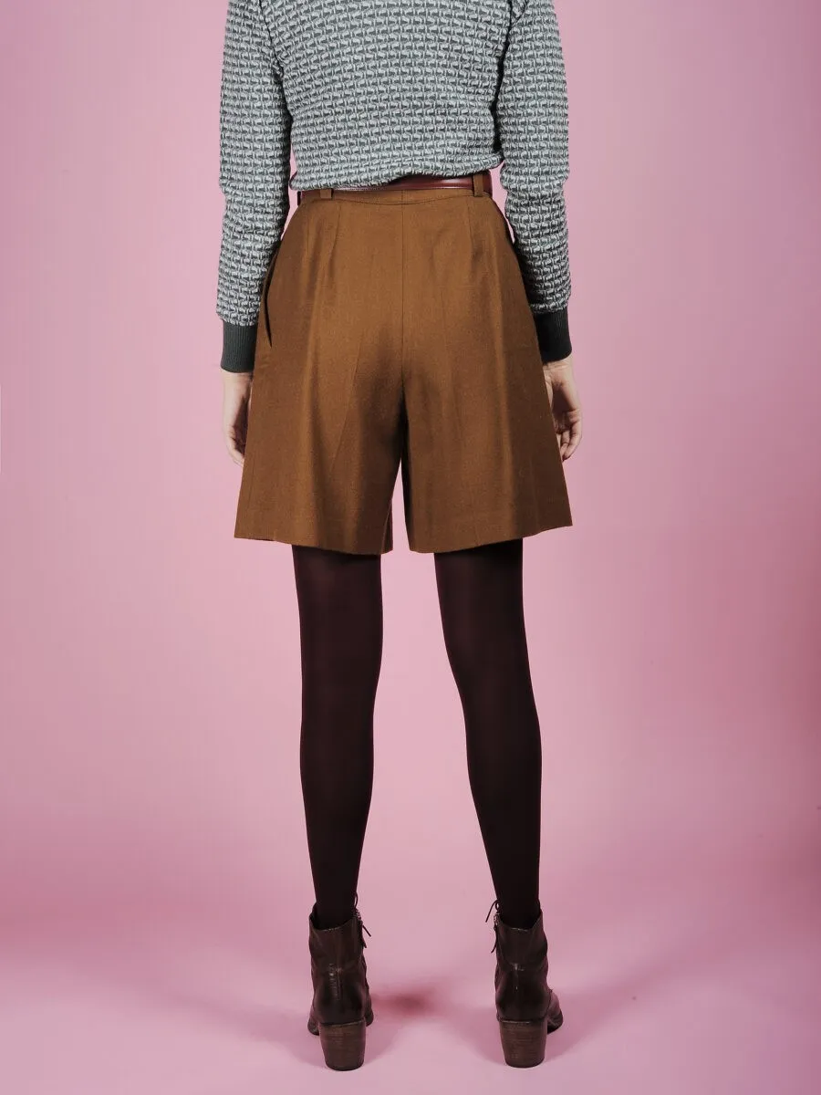 Shorts pinces color cammello