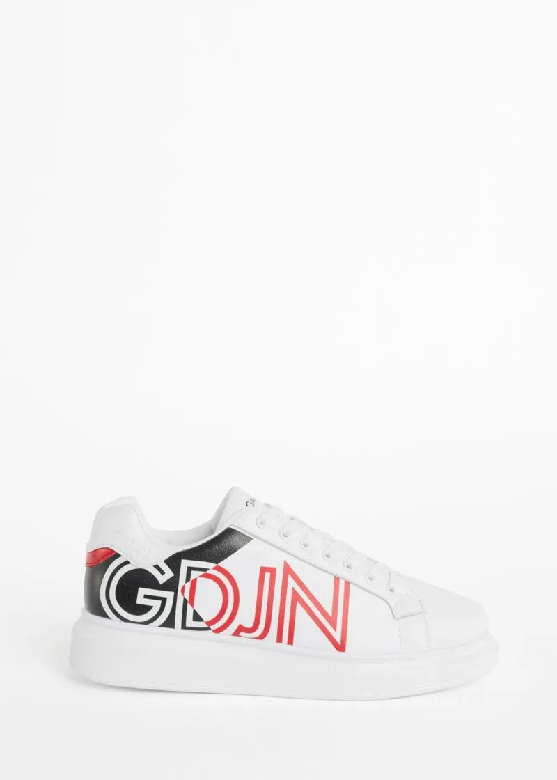 Sneaker con maxi logo