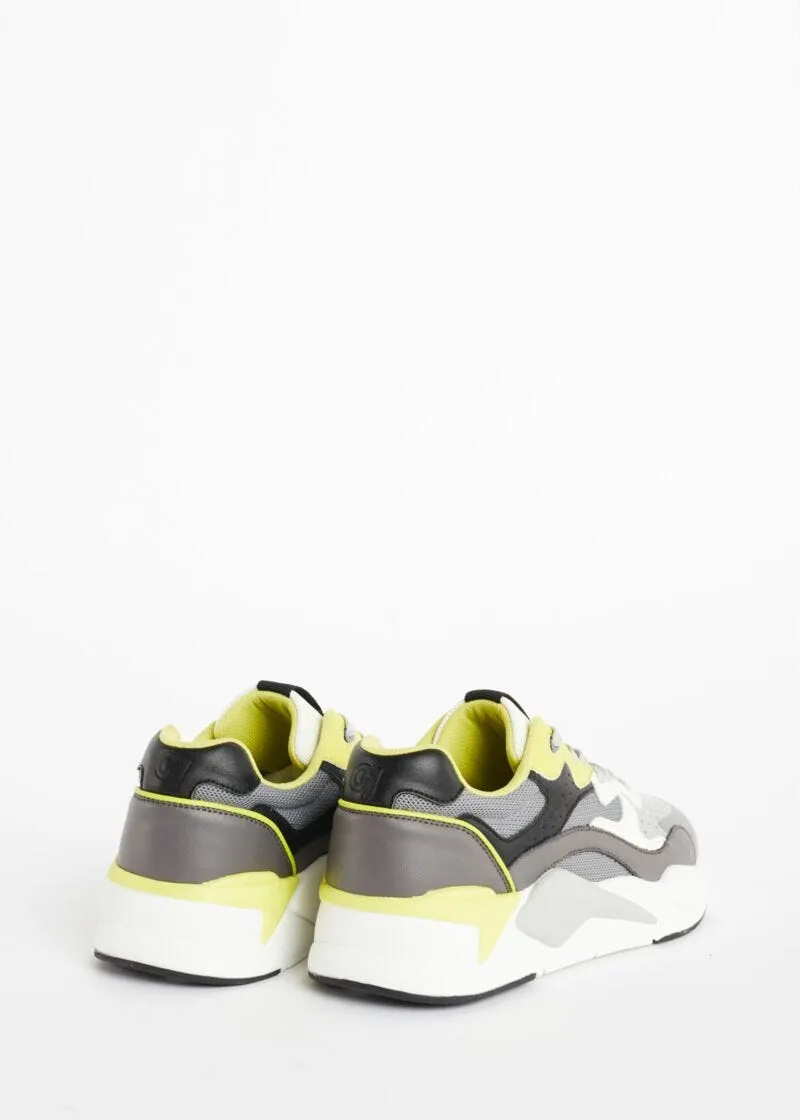 Sneaker con suola colorata