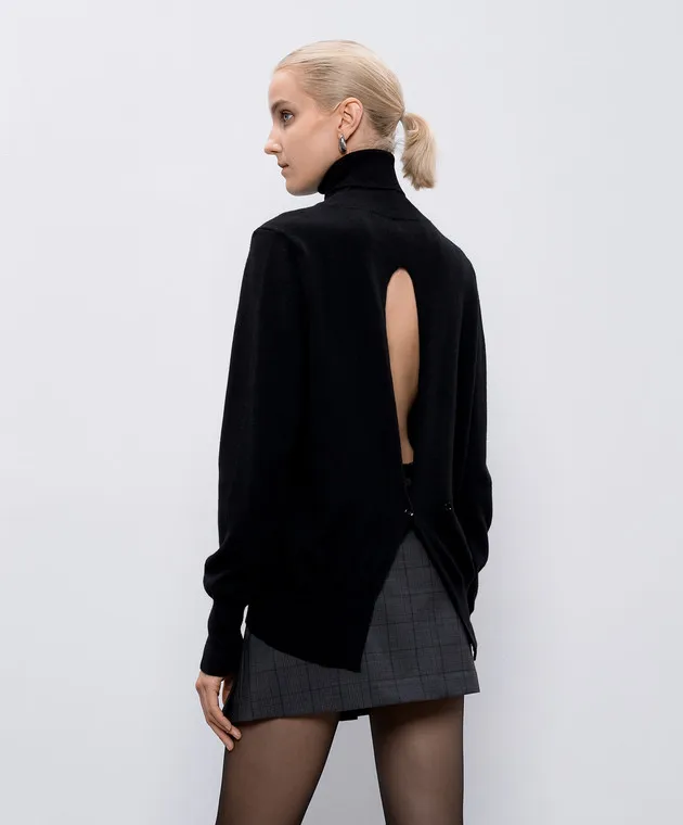 Solotre Maglione nero realizzato in lana M3S0049S