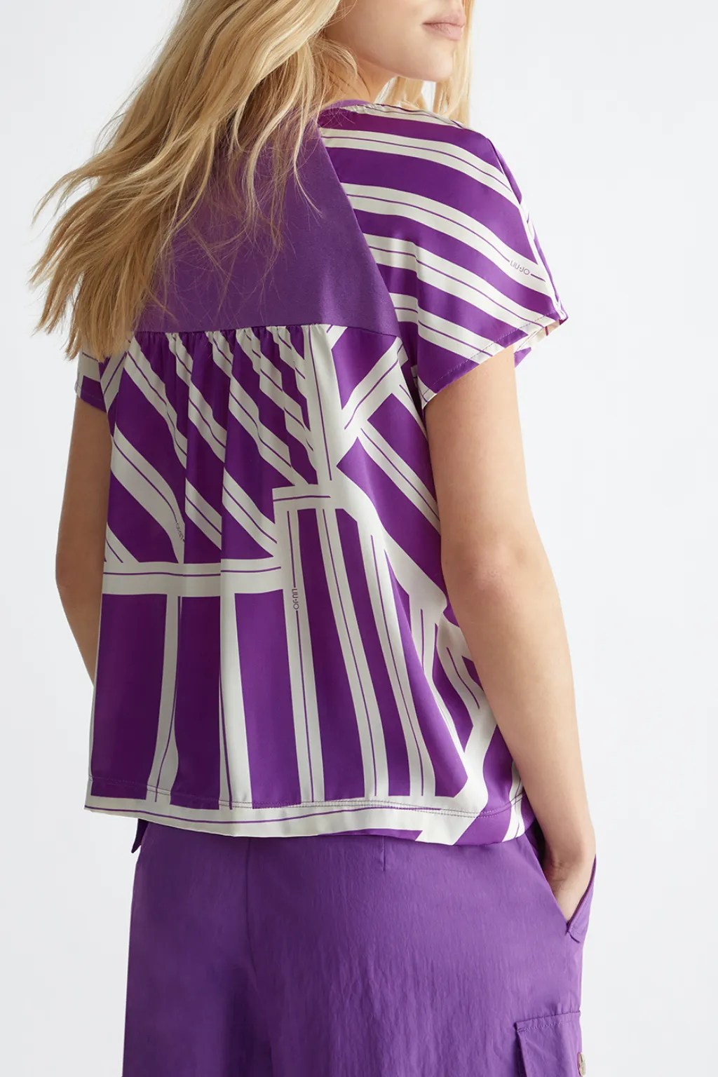 T-SHIRT VIOLA DONNA LIU JO IN RASO STAMPATO GEOMETRICO 4255