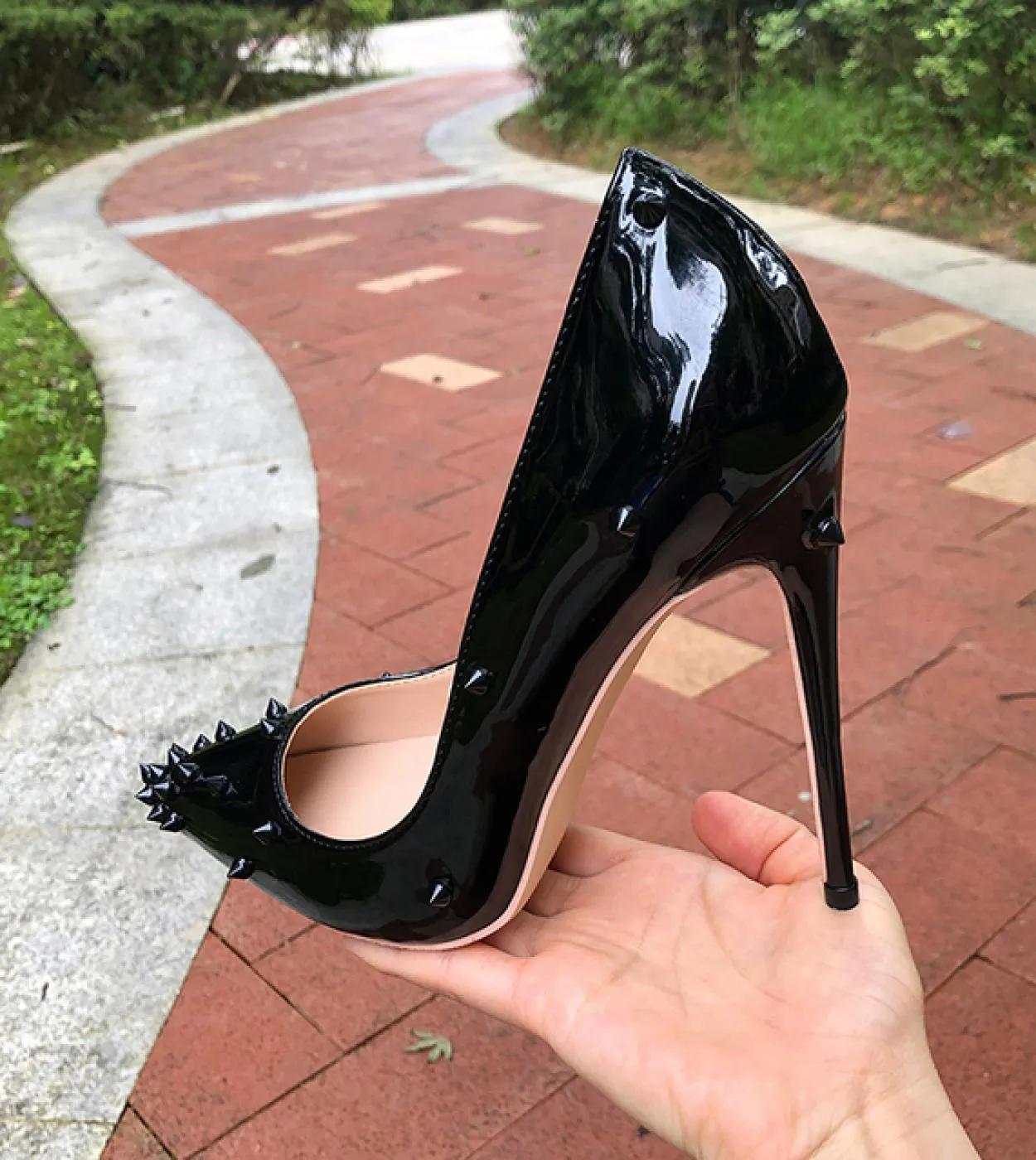 Tikicup Black Glossy Women Patent Spikes Punta a punta Scarpe con tacco alto da donna Rivetti Décolleté a spillo Large Size 43 4