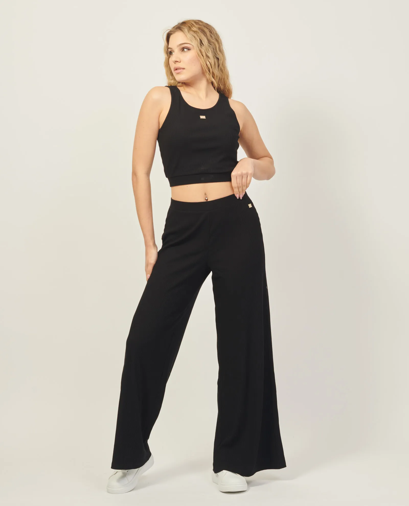 Tuta donna EA7  in cotone stretch plissé