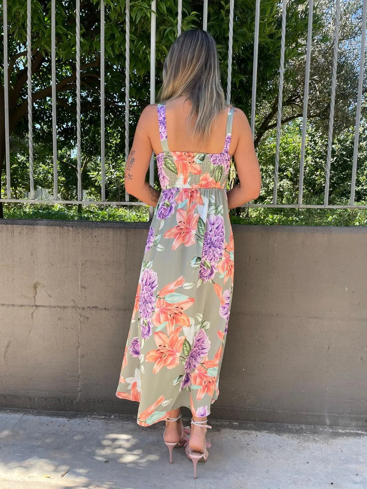 Vestito lungo a fiori con spacco