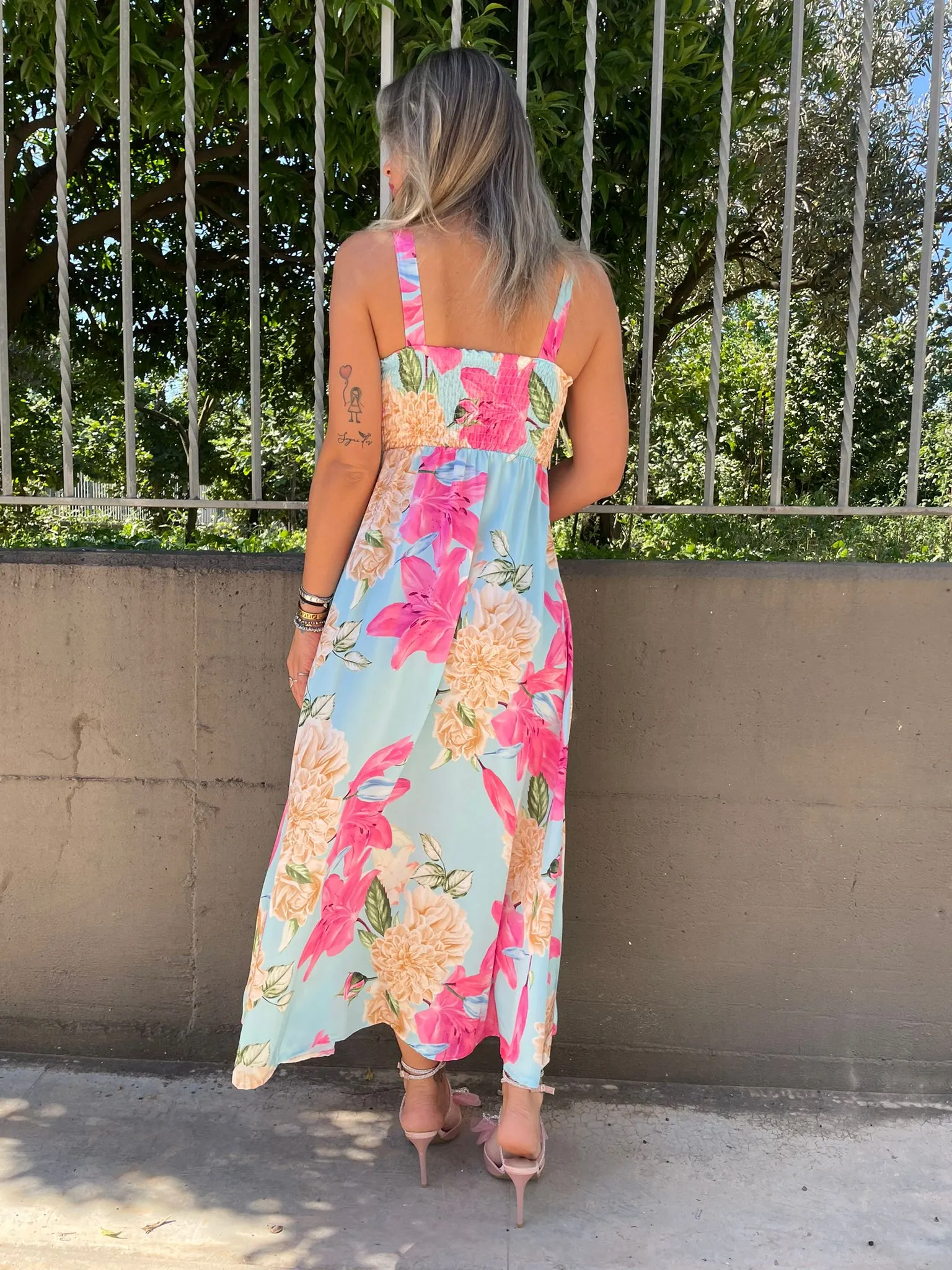 Vestito lungo a fiori con spacco