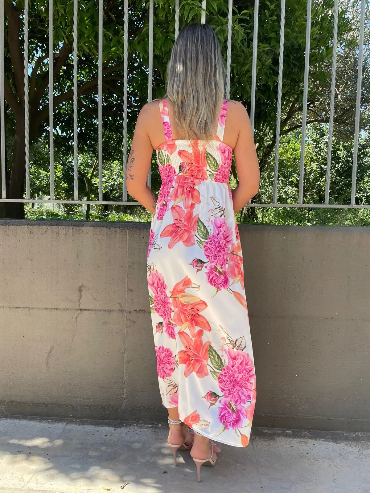 Vestito lungo a fiori con spacco