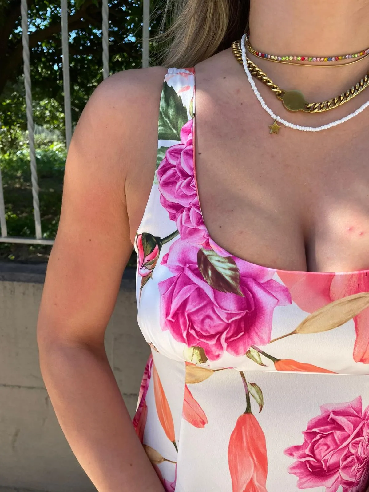 Vestito lungo a fiori con spacco