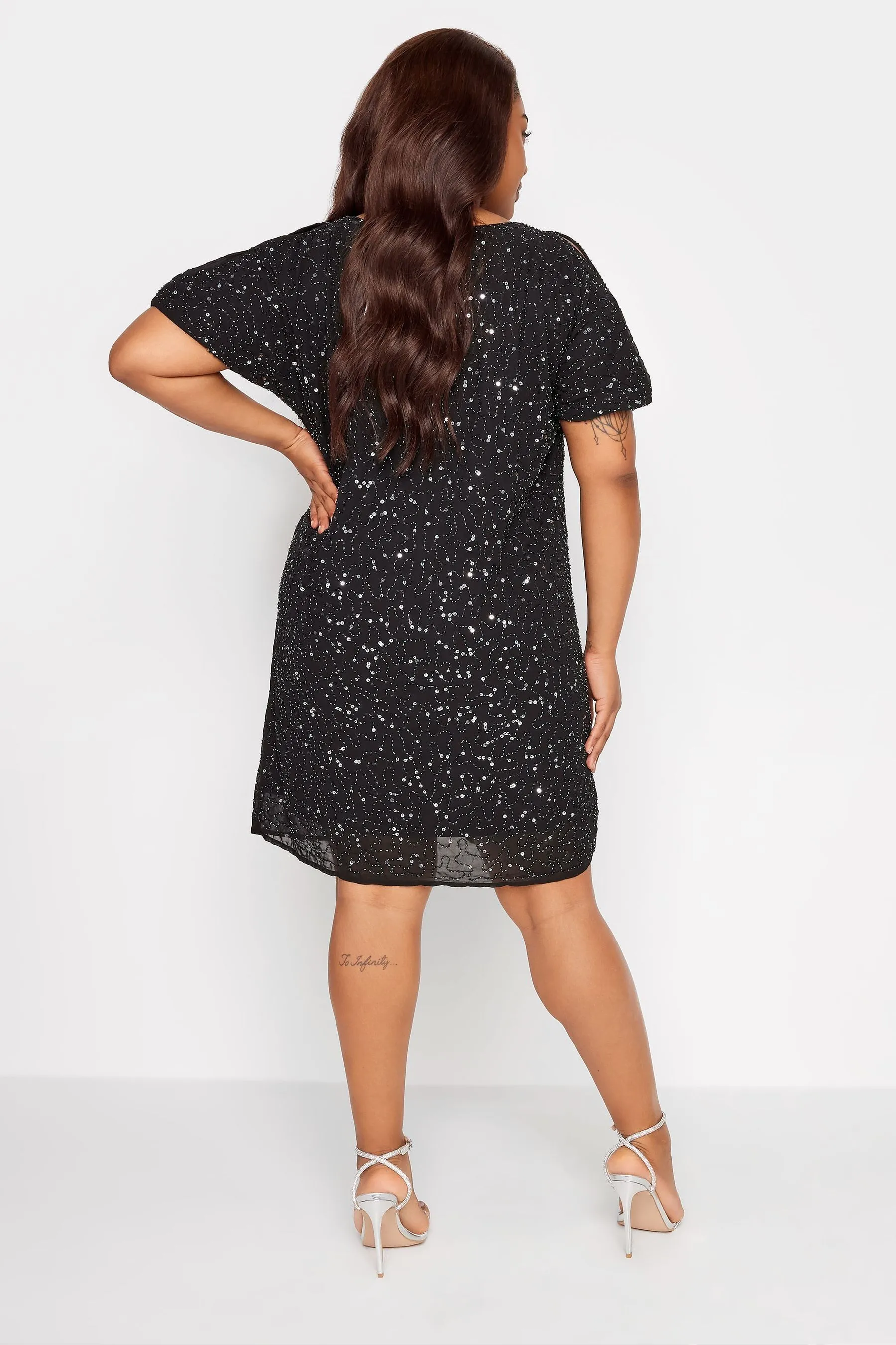 Yours Curve Luxe Paillettes - Abito a mantella decorato a mano con spalle scoperte