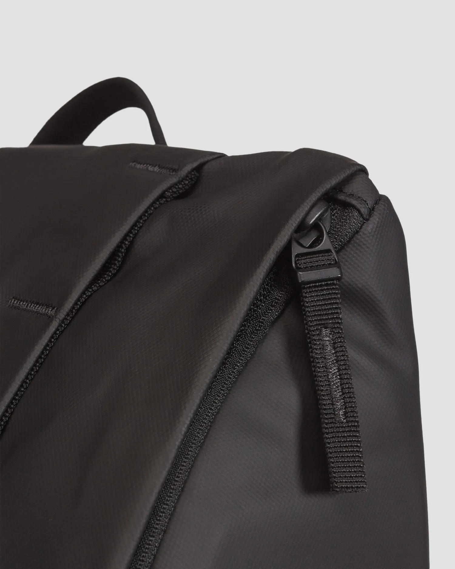 Zaino Db Hugger Base Backpack 15L 1000173004901-bo