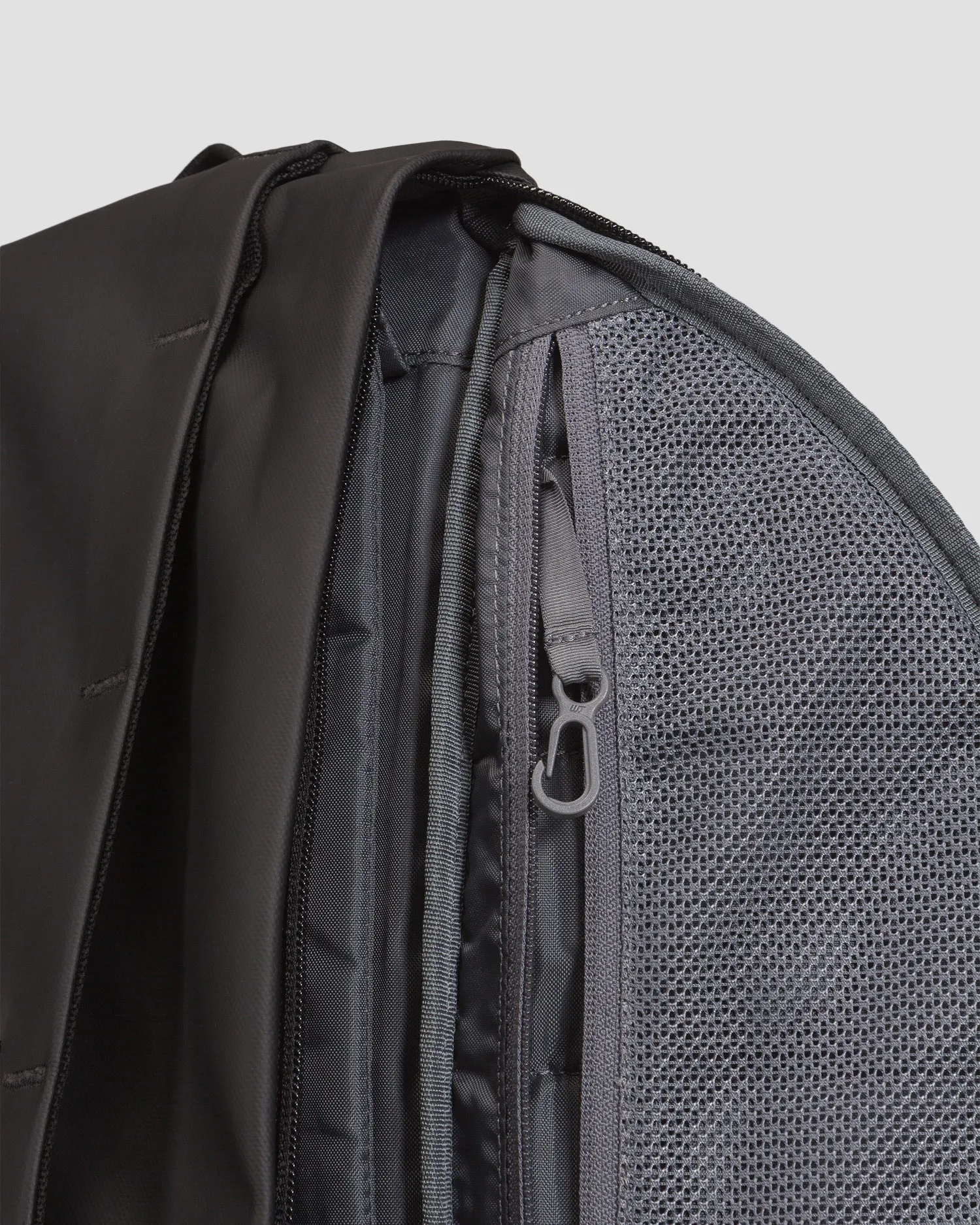 Zaino Db Hugger Base Backpack 15L 1000173004901-bo